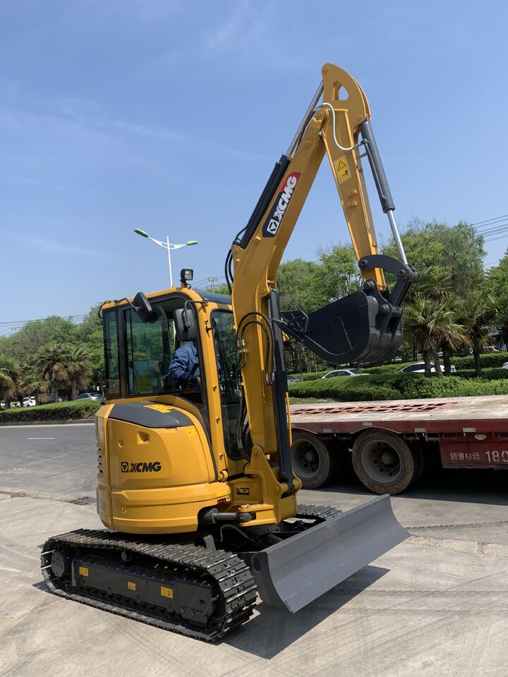 2026 XCMG XE35U mini excavator, front three-quarter view 2026 XCMG XE35U mini excavator, front three-quarter view