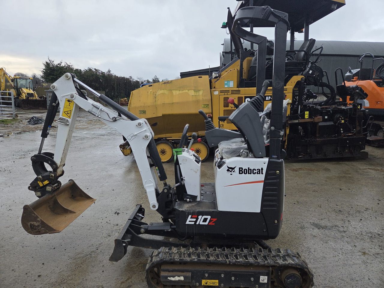 2023 Bobcat E10Z mini excavator, side view 2023 Bobcat E10Z mini excavator, side view