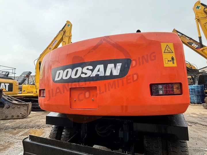 2021 Doosan DH150 crawler excavator rear view 2021 Doosan DH150 crawler excavator rear view
