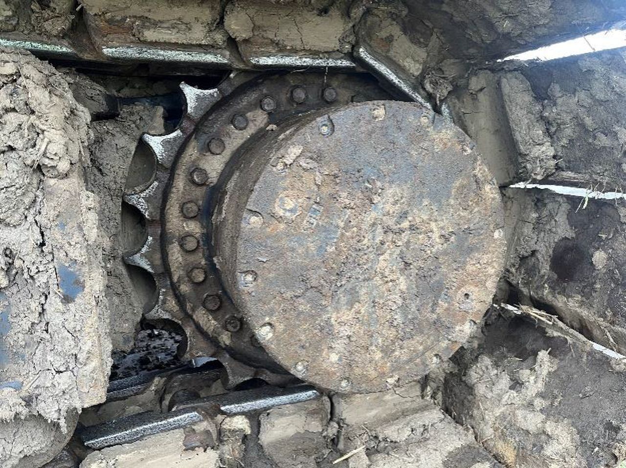 2019 Doosan DX255LC-5 crawler excavator final drive and sprocket