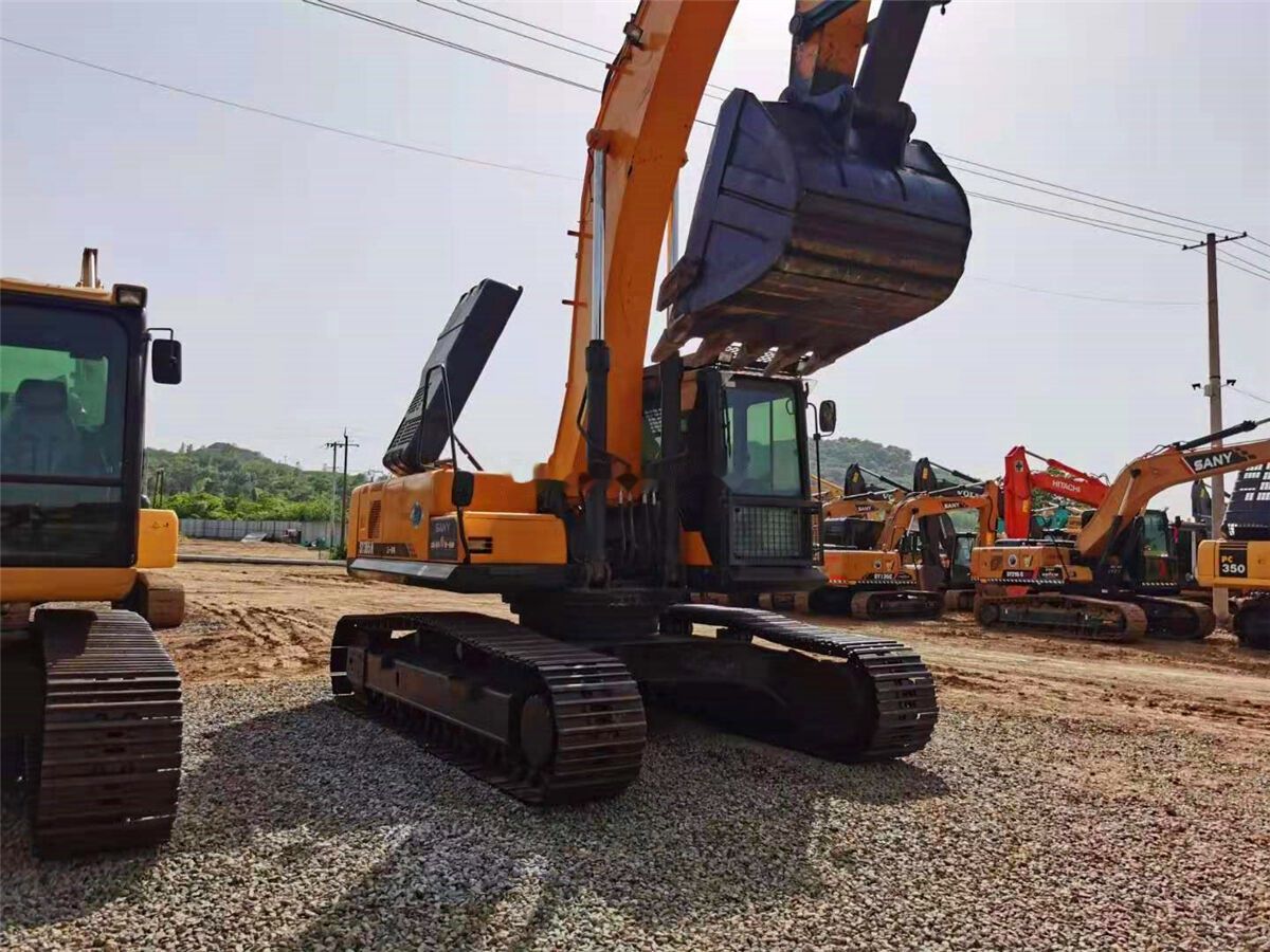 2022 Sany SY365 crawler excavator, side view 2022 Sany SY365 crawler excavator, side view