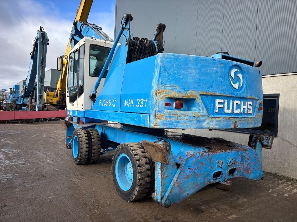 2002 Fuchs MHL331C material handler rear three-quarter view 2002 Fuchs MHL331C material handler rear three-quarter view