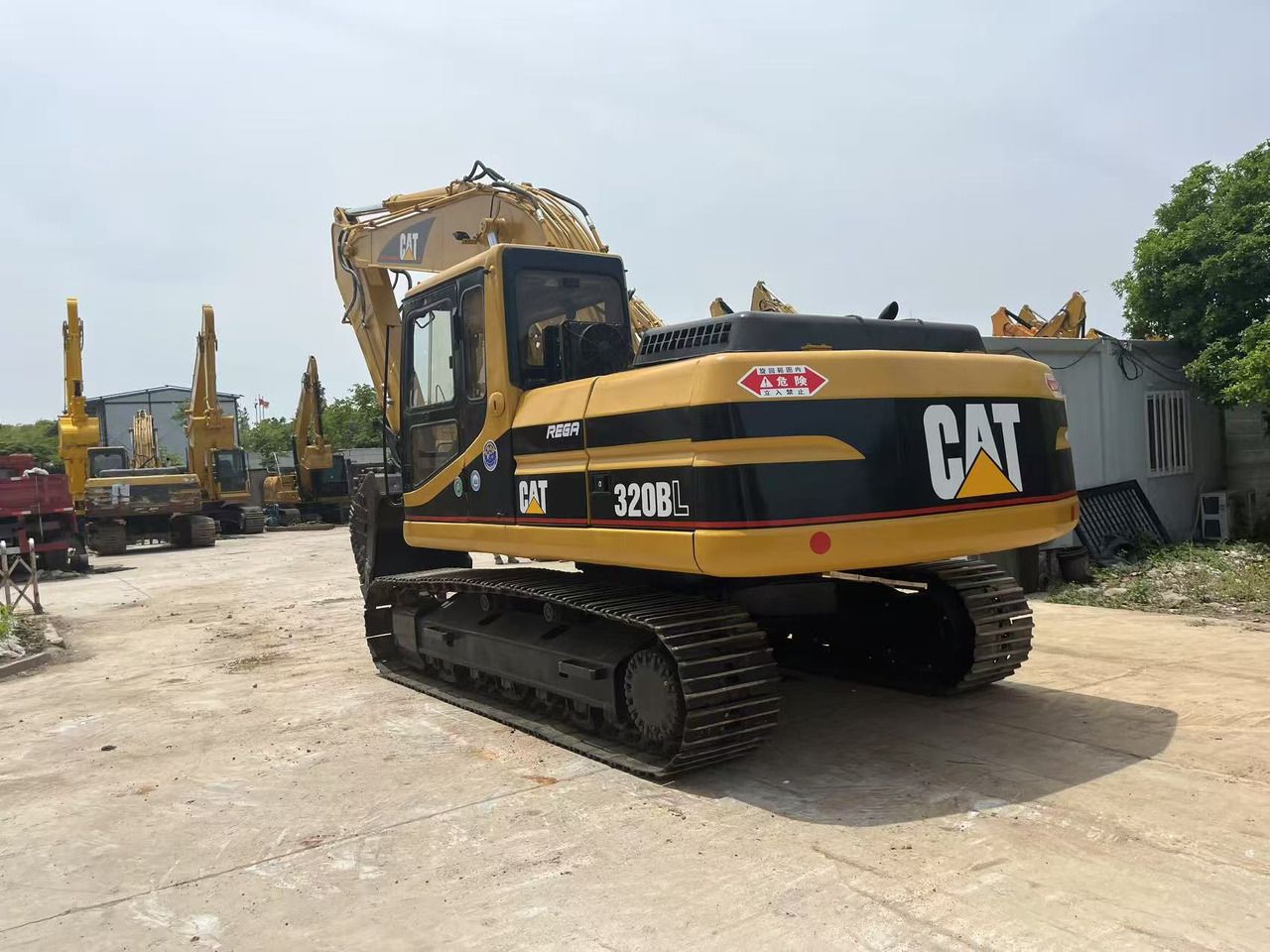2019 Caterpillar 320BL crawler excavator, rear three-quarter view 2019 Caterpillar 320BL crawler excavator, rear three-quarter view