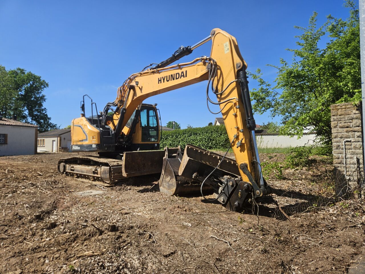 2018 Hyundai HX235 LCR crawler excavator, side view 2018 Hyundai HX235 LCR crawler excavator, side view