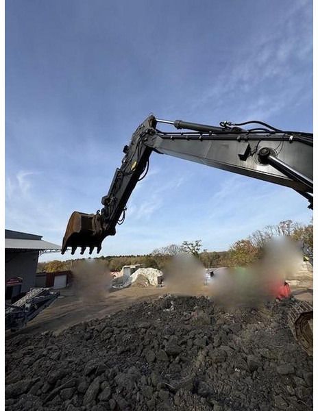 2021 Volvo EC380EL crawler excavator boom and bucket view 2021 Volvo EC380EL crawler excavator boom and bucket view