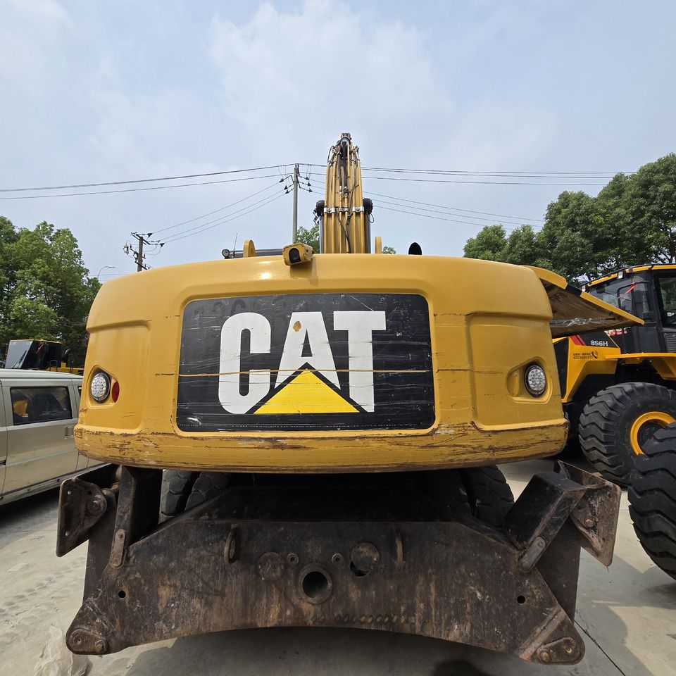 Escavadora de rodas Caterpillar M320D2 de 2017 em vista traseira Escavadora de rodas Caterpillar M320D2 de 2017 em vista traseira
