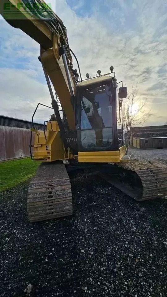 2016 Caterpillar 325F crawler excavator, front three-quarter view