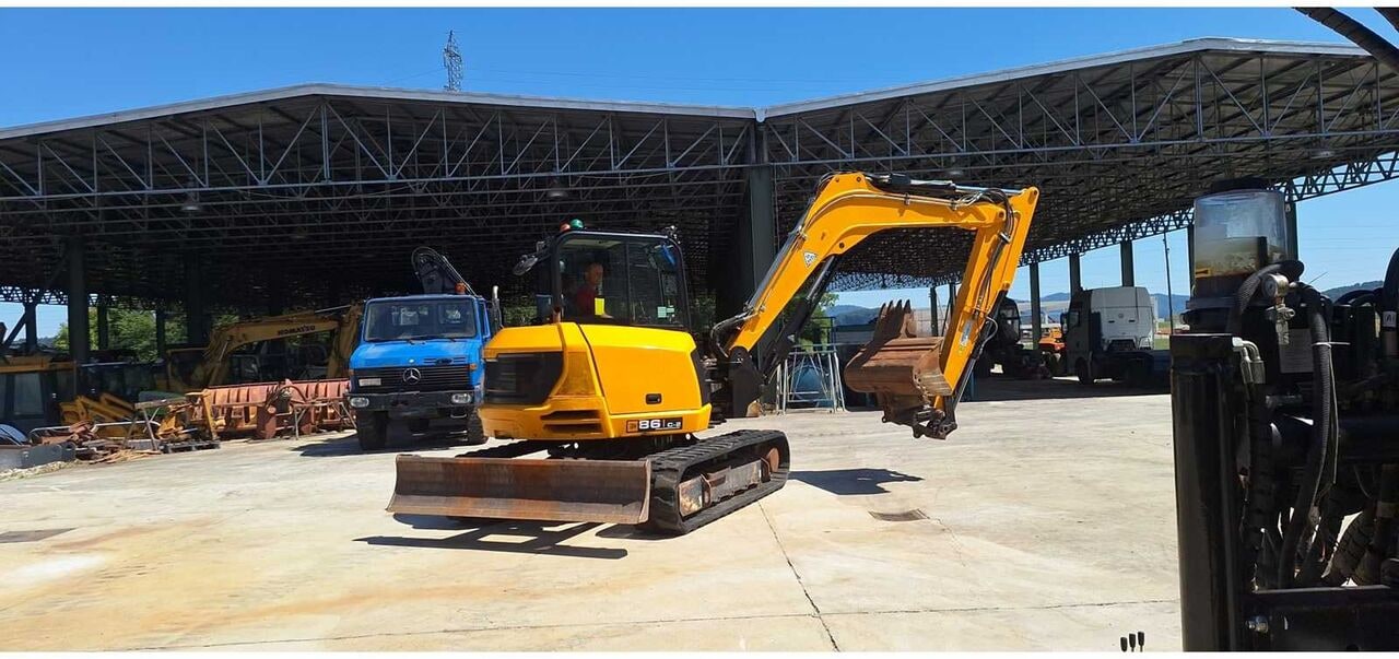 JCB 86C-2 crawler excavator, front three-quarter view