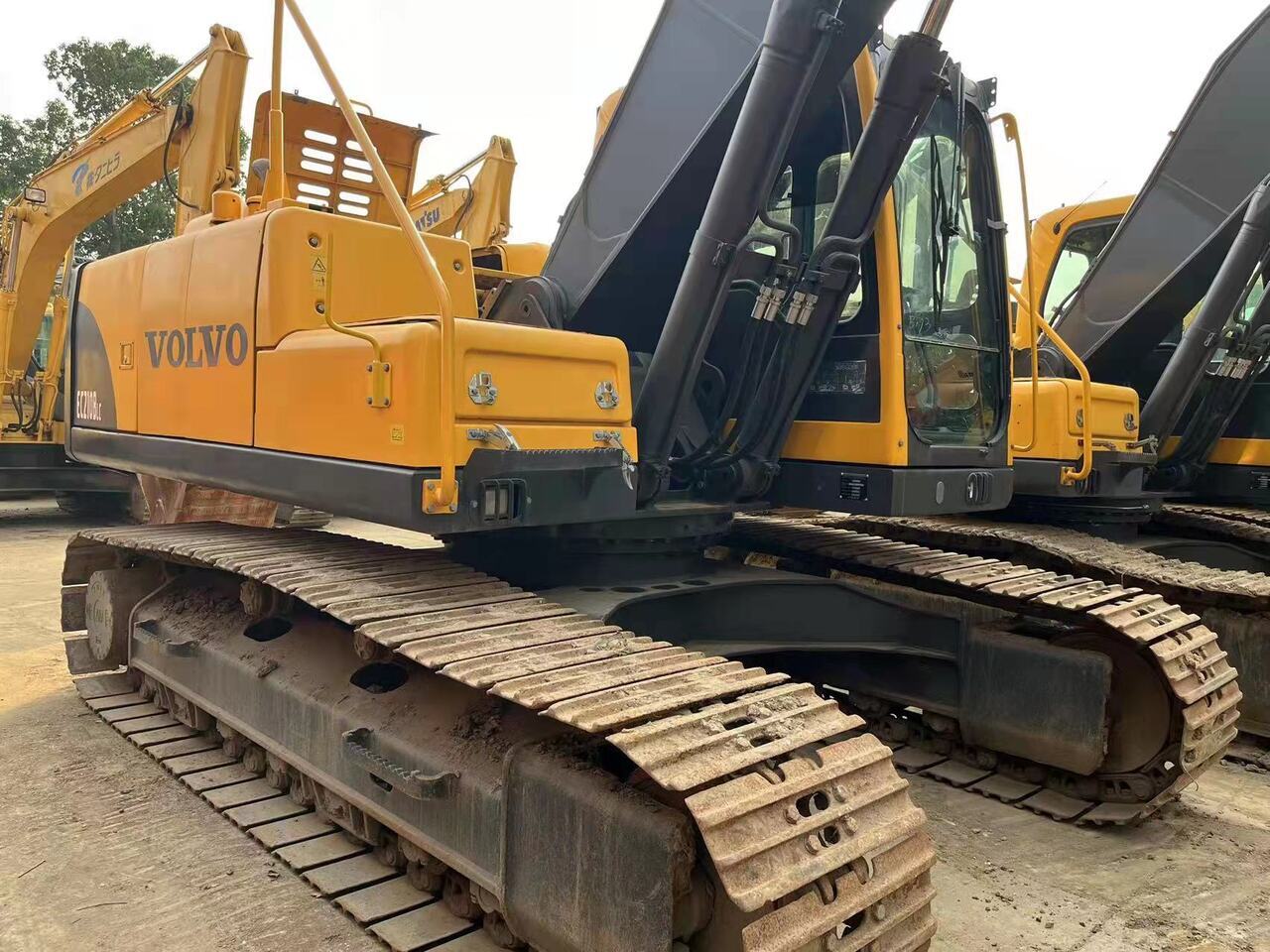 2018 Volvo EC210BLC crawler excavator, side view 2018 Volvo EC210BLC crawler excavator, side view
