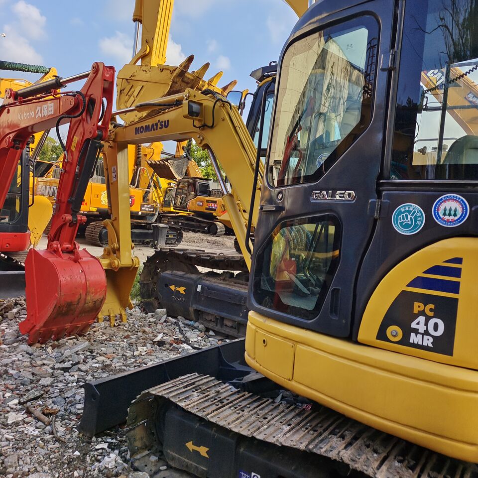 2024 Komatsu PC40 MR mini excavator, side view 2024 Komatsu PC40 MR mini excavator, side view