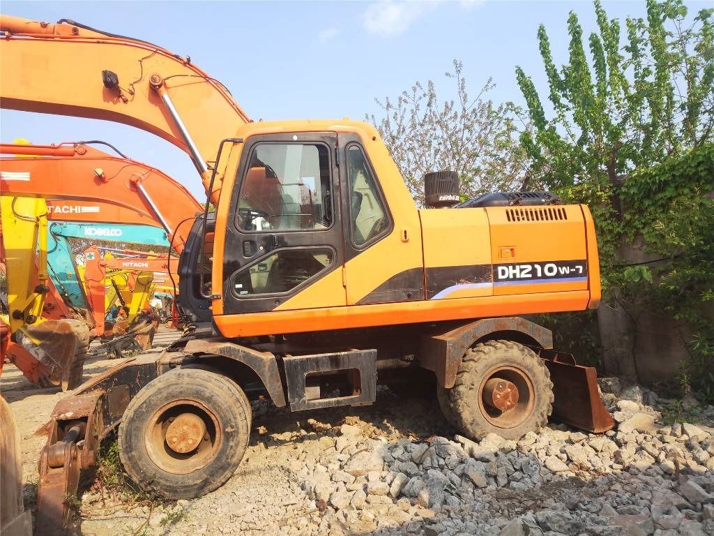 2021 Doosan DH210W-7 wheel excavator side view 2021 Doosan DH210W-7 wheel excavator side view
