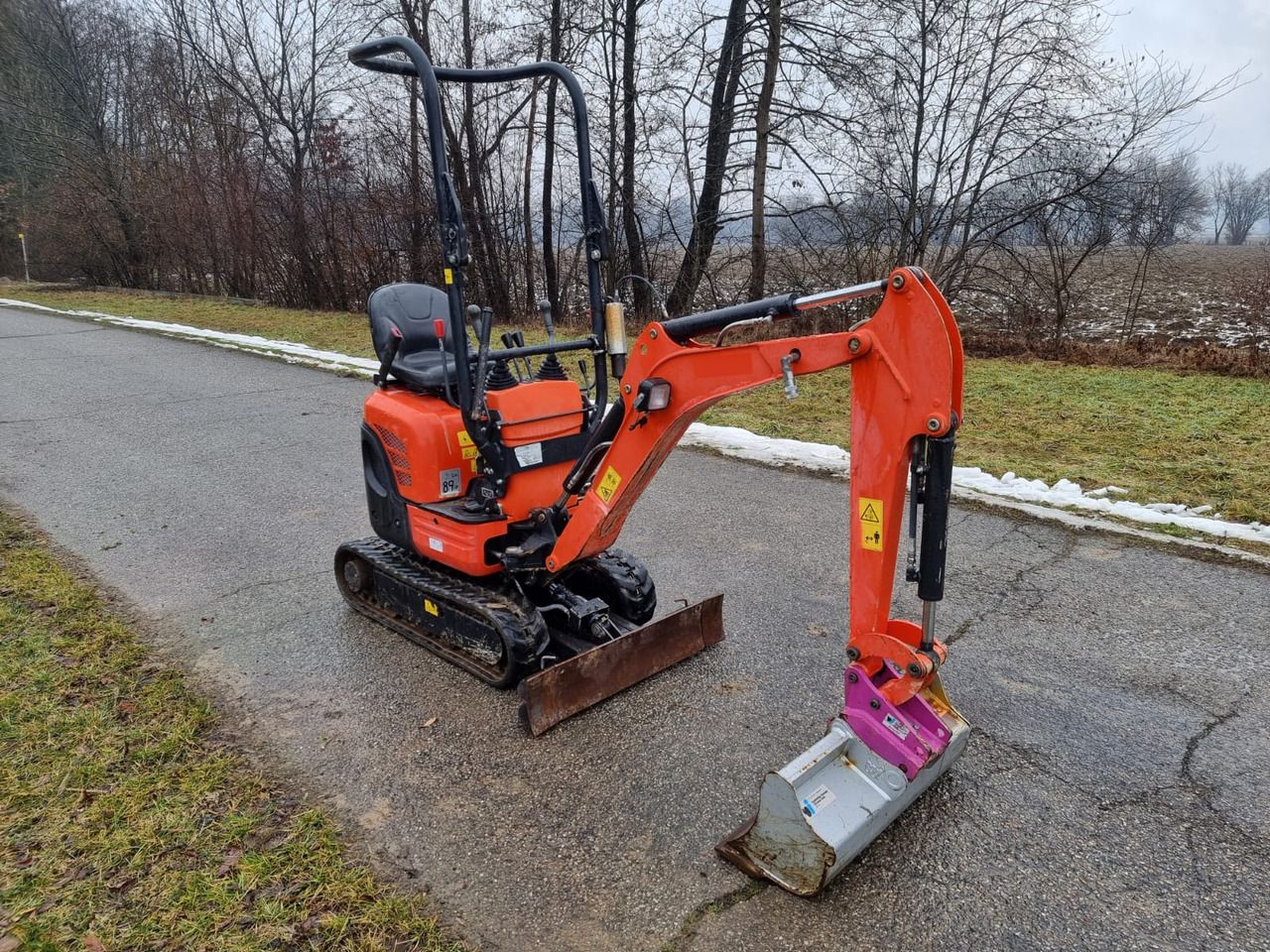 2019 Kubota U10-3 mini excavator, front three-quarter view 2019 Kubota U10-3 mini excavator, front three-quarter view