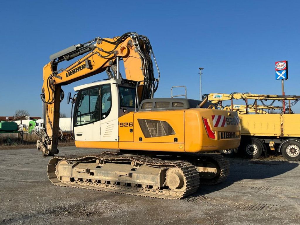 2015 Liebherr 926 SLC crawler excavator, side view 2015 Liebherr 926 SLC crawler excavator, side view