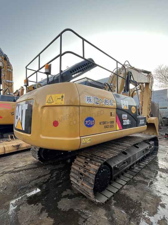 Гусеничний екскаватор 2018 Caterpillar 320D, задній три чверті
