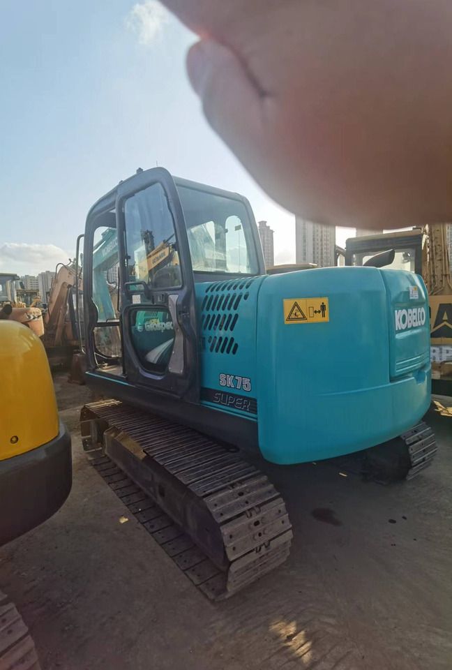 2018 Kobelco SK75 mini excavator, side profile view 2018 Kobelco SK75 mini excavator, side profile view