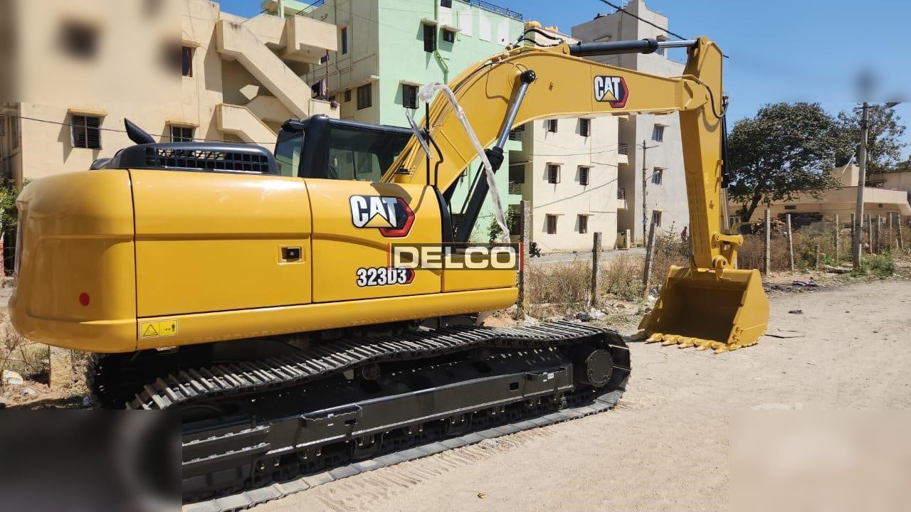 2026 Caterpillar 323D3 crawler excavator side view 2026 Caterpillar 323D3 crawler excavator side view