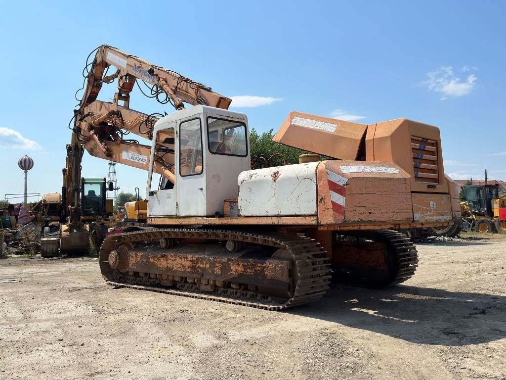 1992 Nobas UB1236 demolition excavator, rear three-quarter view 1992 Nobas UB1236 demolition excavator, rear three-quarter view