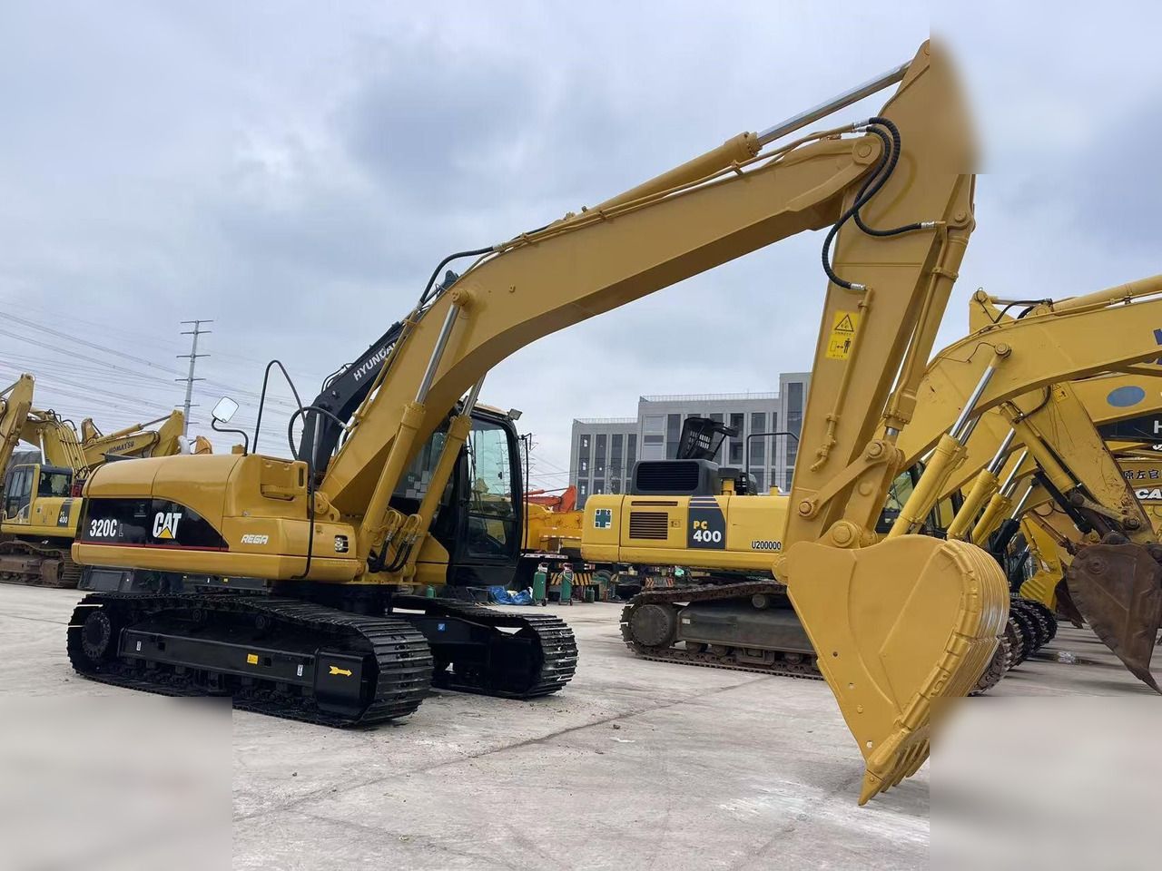 2024 Caterpillar 320CL гусеничний екскаватор, вид збоку 2024 Caterpillar 320CL гусеничний екскаватор, вид збоку