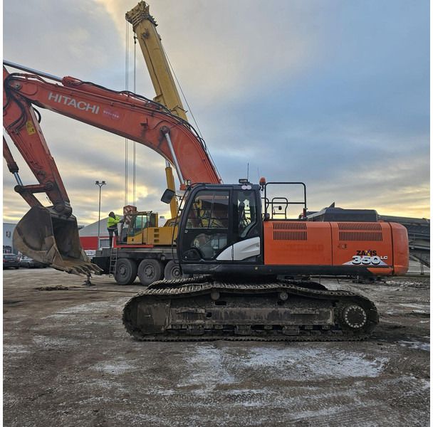 2018 Hitachi Zaxis 350LC crawler excavator side view 2018 Hitachi Zaxis 350LC crawler excavator side view