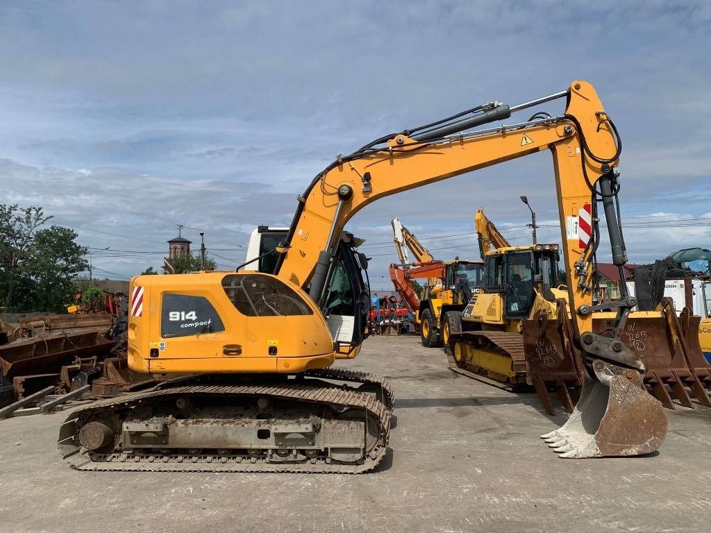 2015 Liebherr R914 Compact Litronic excavator, side profile view 2015 Liebherr R914 Compact Litronic excavator, side profile view