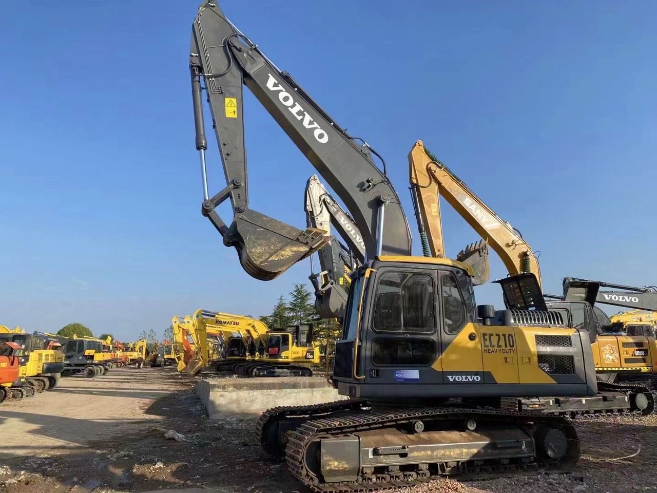 2022 Volvo EC210 crawler excavator, side view 2022 Volvo EC210 crawler excavator, side view