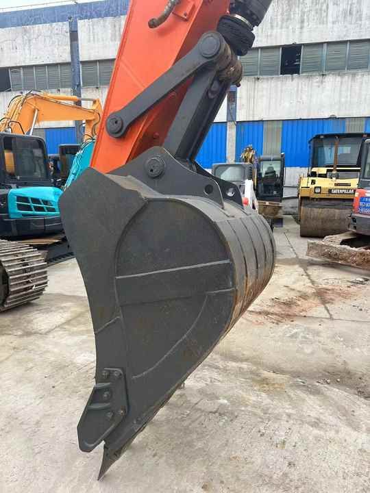 2020 Doosan DX225LC-9C crawler excavator bucket detail