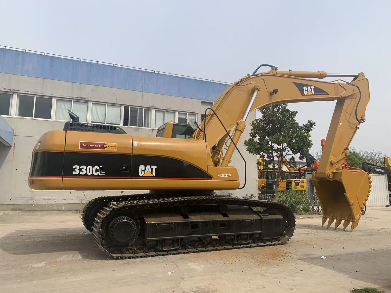 2018 Caterpillar 330CL crawler excavator, side profile view 2018 Caterpillar 330CL crawler excavator, side profile view