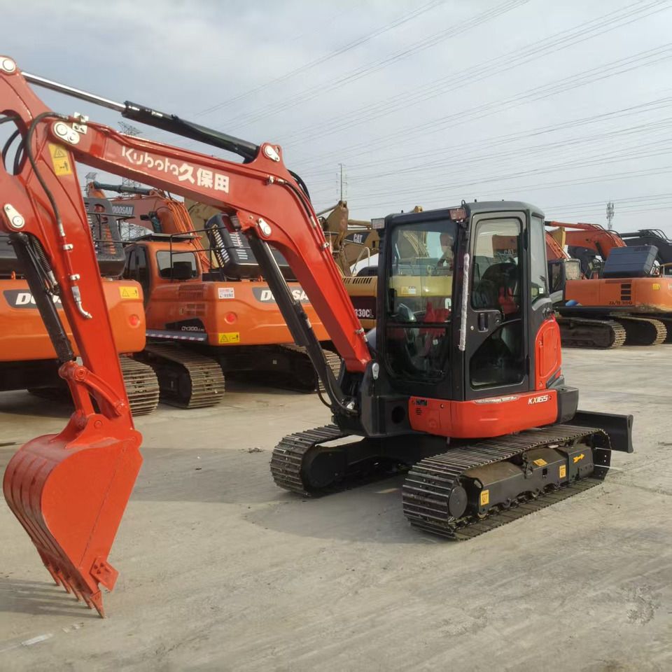 2022 Kubota KX165 mini excavator, side view 2022 Kubota KX165 mini excavator, side view