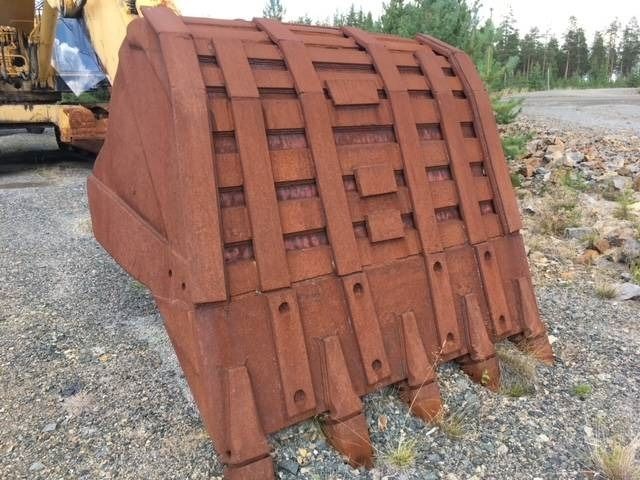 1997 Komatsu PC 1000-1 crawler excavator bucket detail