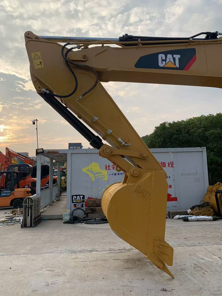 2022 Caterpillar 330D crawler excavator boom and bucket detail