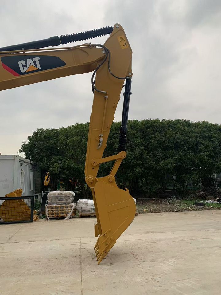 2023 Caterpillar 323 crawler excavator boom and bucket detail