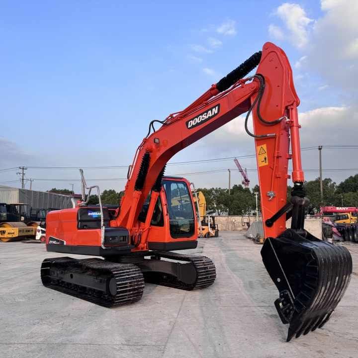 2024 Doosan DX140LC-9C crawler excavator, side view