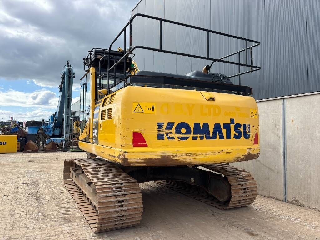 2019 Komatsu PC240LC-11 crawler excavator, rear view 2019 Komatsu PC240LC-11 crawler excavator, rear view