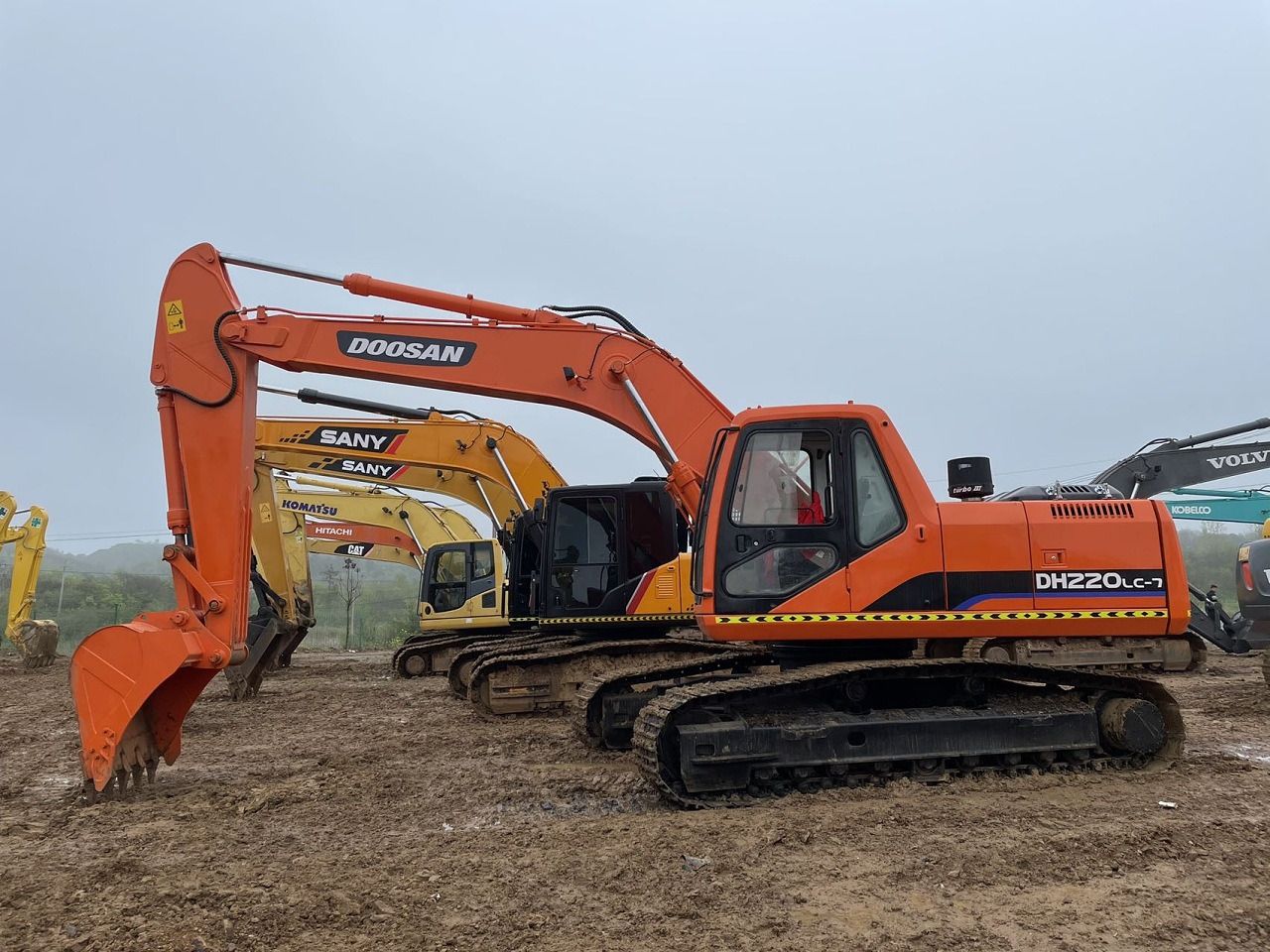 2019 Doosan DH220LC-7 crawler excavator, side view