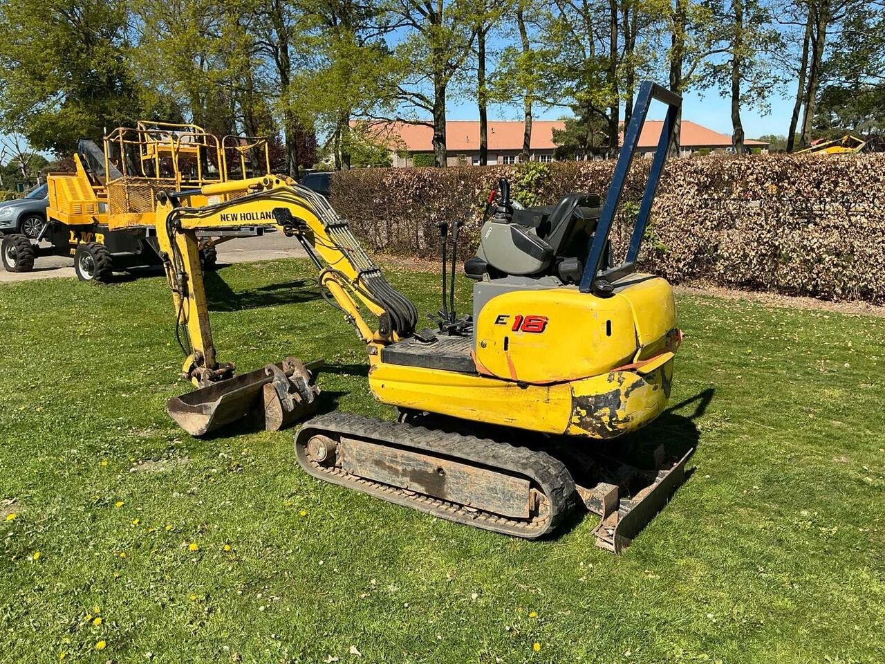 2006 New Holland E18R mini excavator, side view 2006 New Holland E18R mini excavator, side view