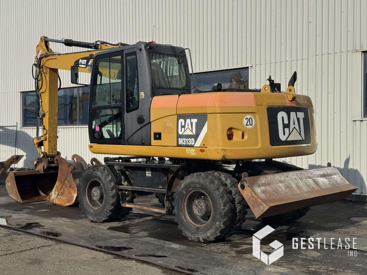 2014 Caterpillar M313D wheel excavator side view 2014 Caterpillar M313D wheel excavator side view