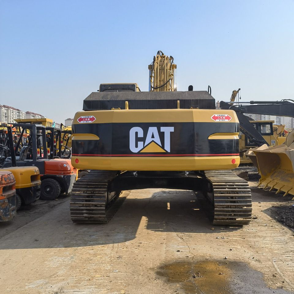 2022 Caterpillar 325BL crawler excavator, rear view 2022 Caterpillar 325BL crawler excavator, rear view