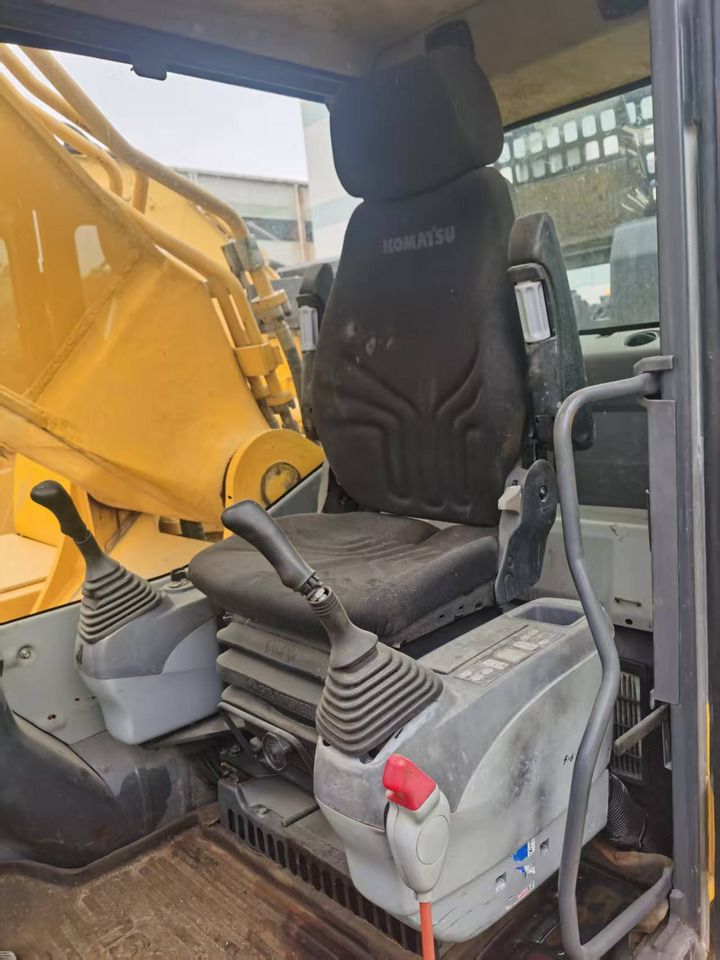2018 Komatsu PC400-8 Crawler Excavator interior cab view 2018 Komatsu PC400-8 Crawler Excavator interior cab view