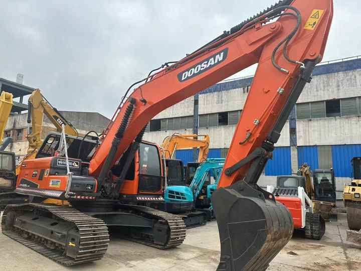2024 Doosan DX225LC-9C crawler excavator, side view 2024 Doosan DX225LC-9C crawler excavator, side view