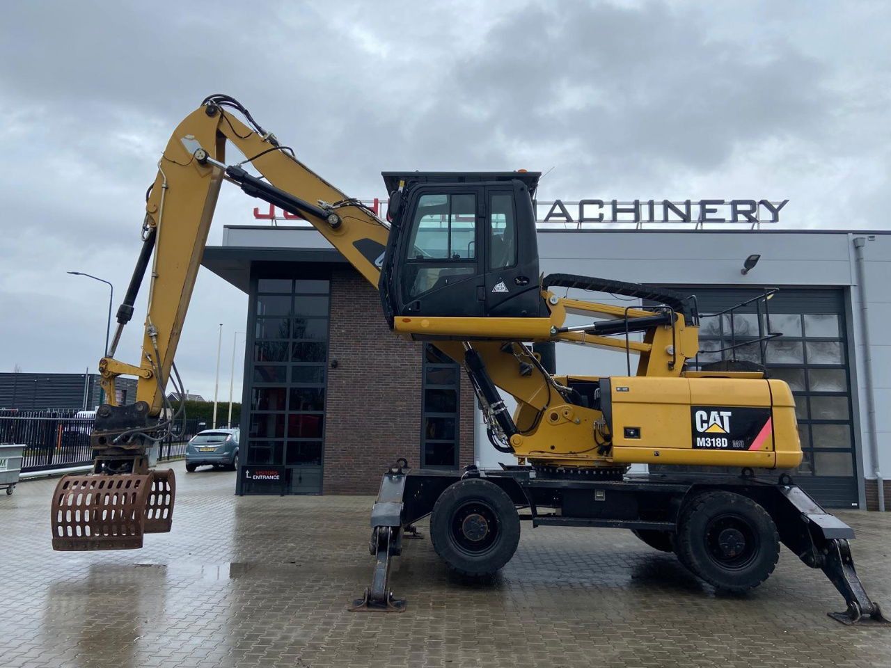 2010 Caterpillar M318D MH demolition excavator side view 2010 Caterpillar M318D MH demolition excavator side view