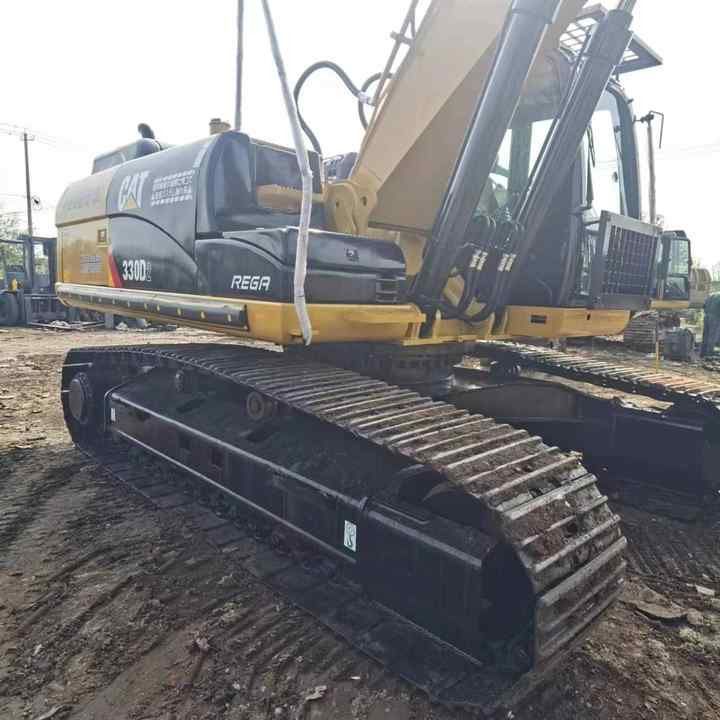 2020 Caterpillar 330D2 crawler excavator, side view 2020 Caterpillar 330D2 crawler excavator, side view