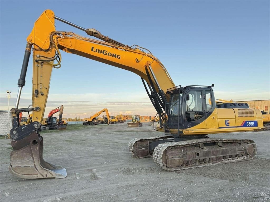 2012 LiuGong 936E crawler excavator, side view 2012 LiuGong 936E crawler excavator, side view