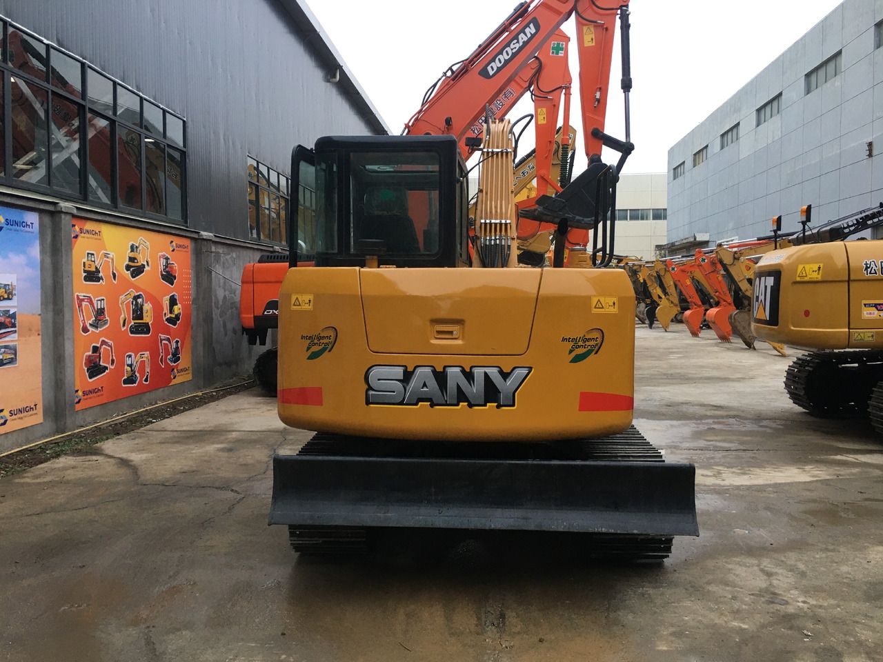 2023 Sany SY75C crawler excavator rear view 2023 Sany SY75C crawler excavator rear view