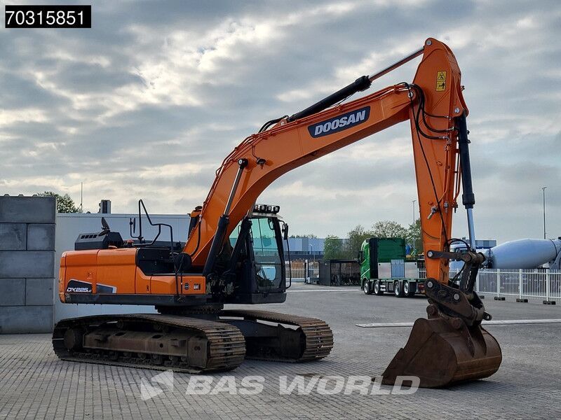 2020 Doosan DX225LC-5 crawler excavator, side profile view 2020 Doosan DX225LC-5 crawler excavator, side profile view