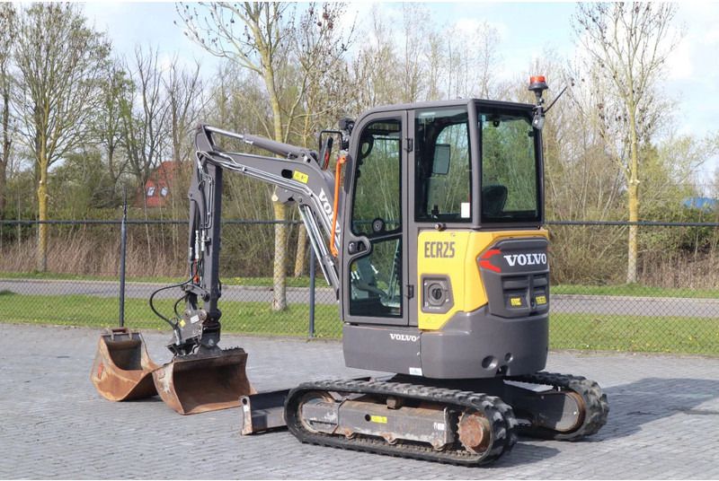 Volvo ECR25 Elettrico | JECR25D | Tiltbucket | Benna (2021)
