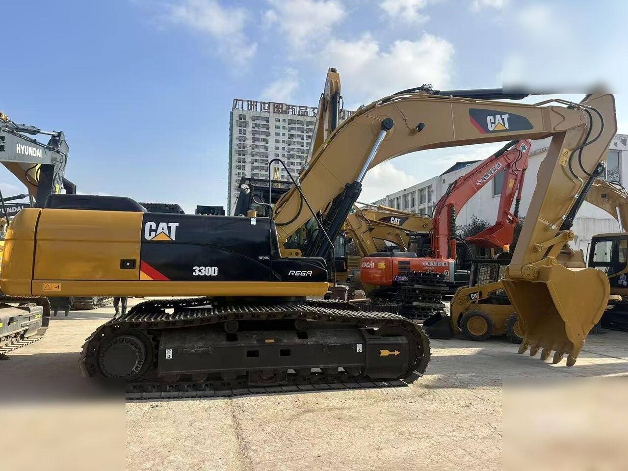 2024 Caterpillar 330D crawler excavator side view 2024 Caterpillar 330D crawler excavator side view