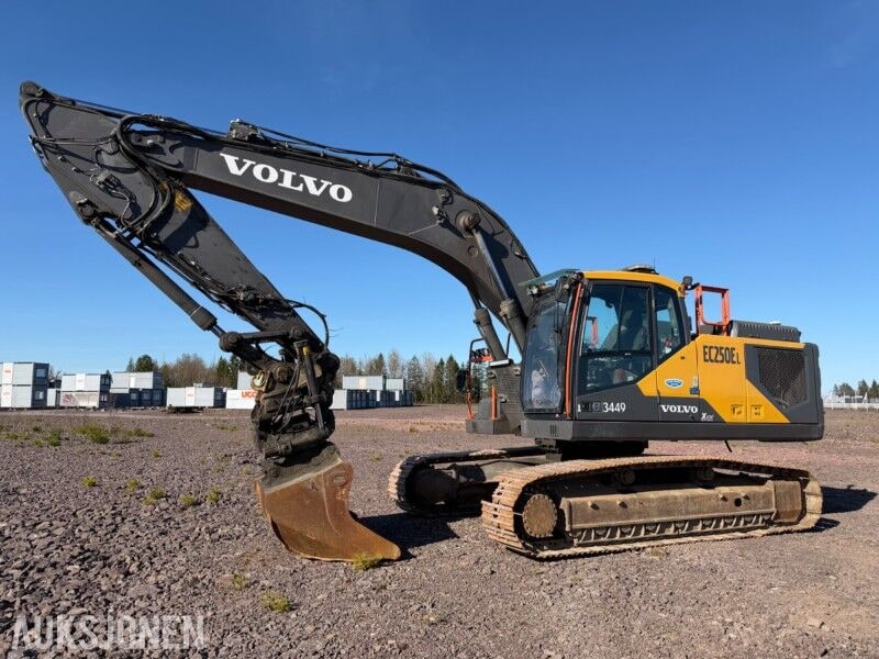 2021 Volvo EC250EL excavator side view 2021 Volvo EC250EL excavator side view