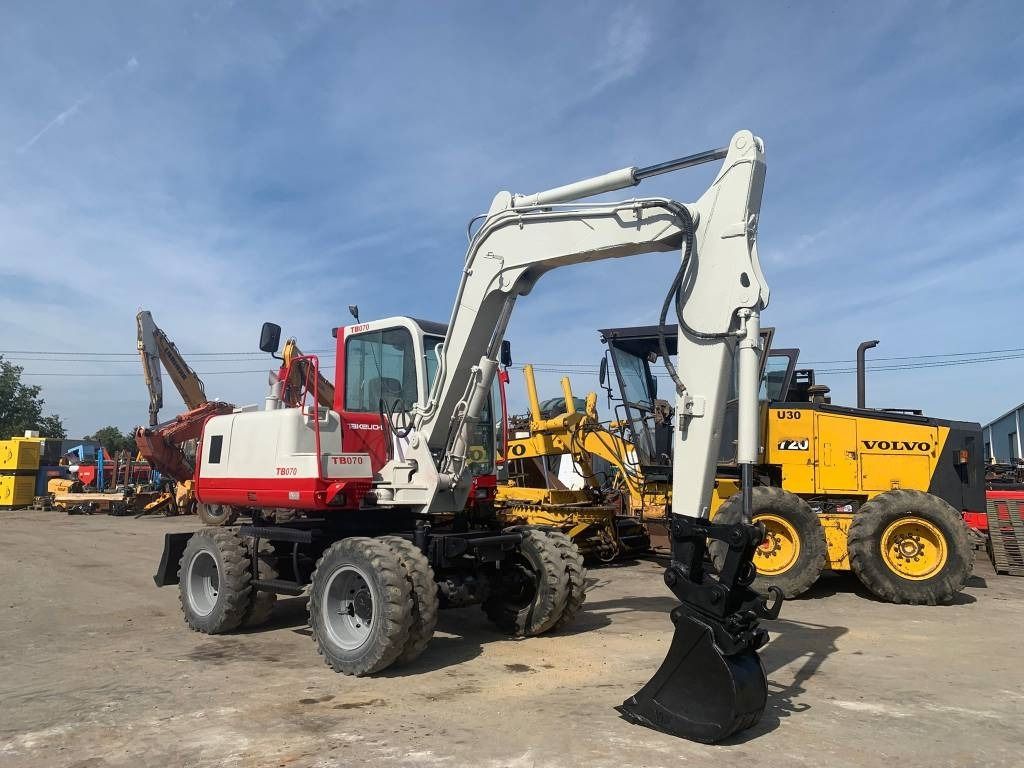 1997 Takeuchi TB070W wheel excavator, side view