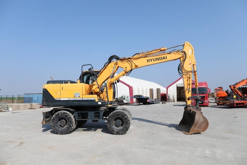 2015 Hyundai R140W-9A wheel excavator side view 2015 Hyundai R140W-9A wheel excavator side view