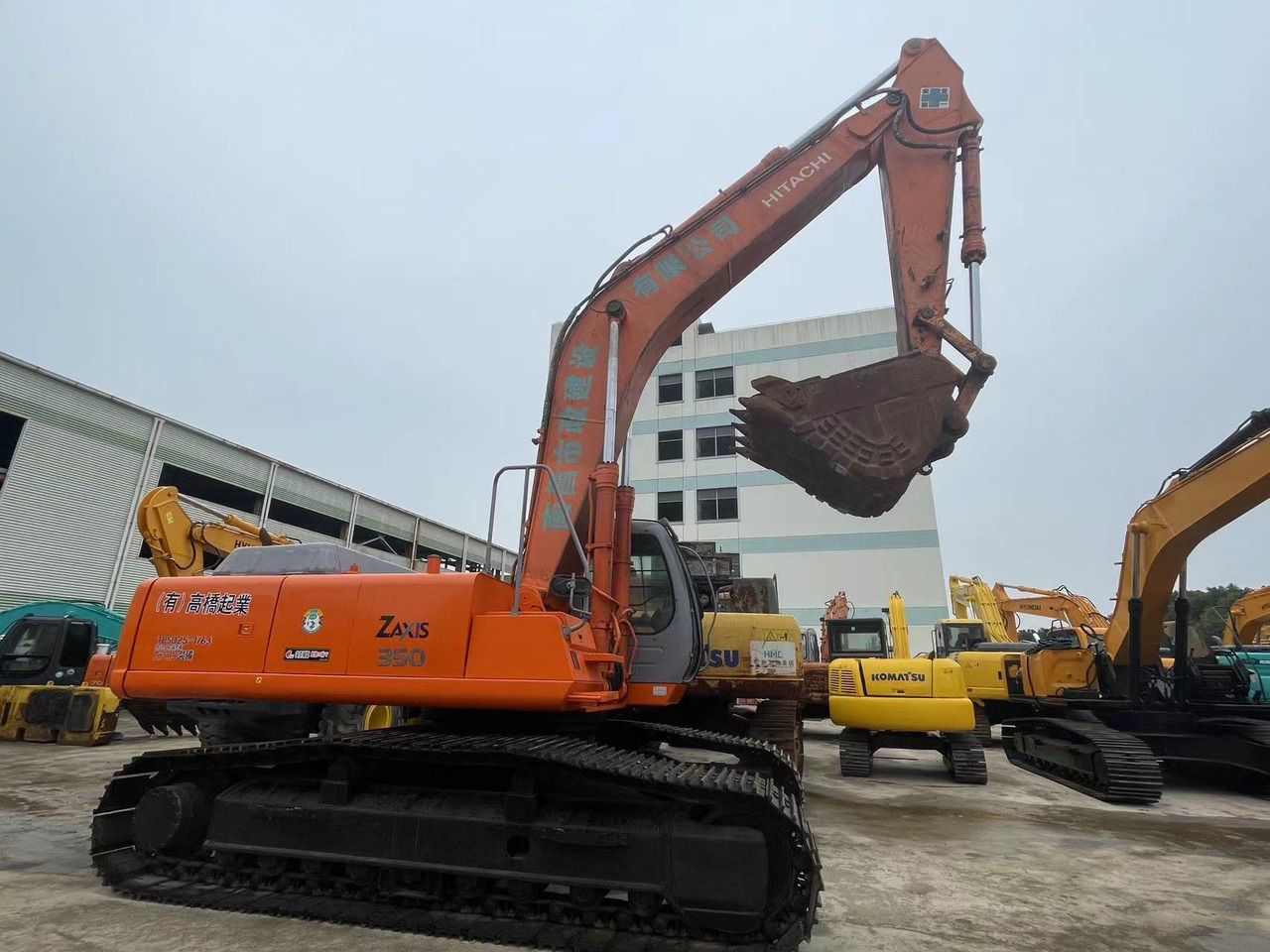 2013 Hitachi Zaxis 350 crawler excavator, side profile view 2013 Hitachi Zaxis 350 crawler excavator, side profile view